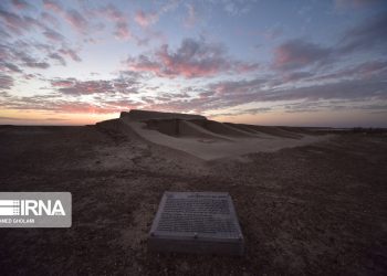 دهانه غلامان سیستان تخت جمشید خشت و گلی ایران