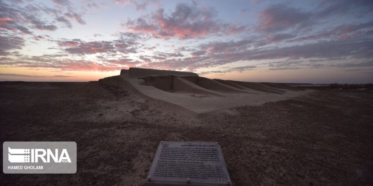 دهانه غلامان سیستان تخت جمشید خشت و گلی ایران