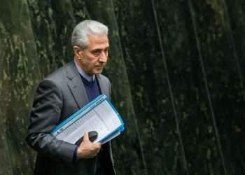 مجلس به وزیر علوم، تحقیقات و فناوری کارت زرد داد