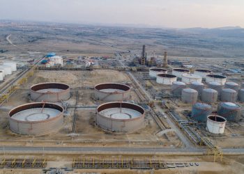 پالایشگاه نفت خام فوق سنگین قشم به بهره‌برداری رسید