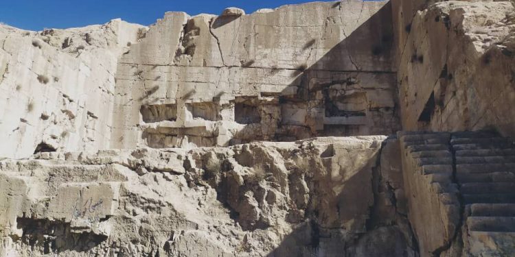 “ایوان قدمگاه” یادمانی از دوران هخامنشیان در فارس مستندنگاری میشود