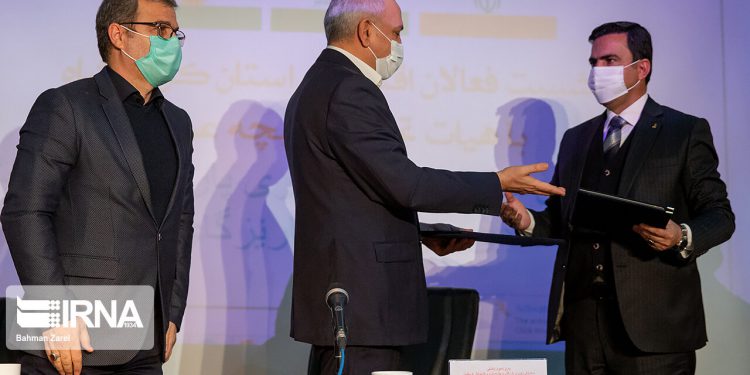 تصاویر امضای تفاهم‌نامه بین تجار کرمانشاه و حلبچه