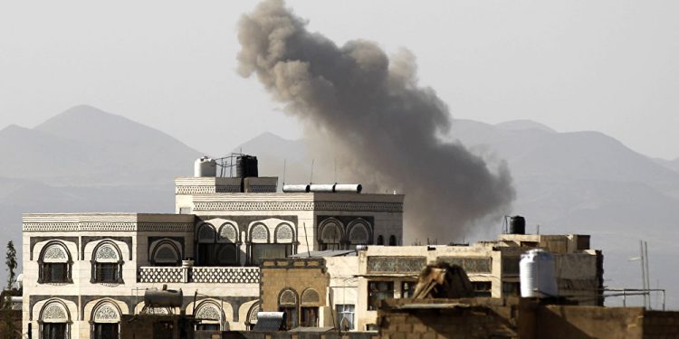 عربستان فرودگاه صنعاء را بمباران کرد