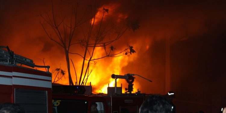 چهار نفر در حادثه آتشسوزی بازارچه مهاباد مجروح شدند