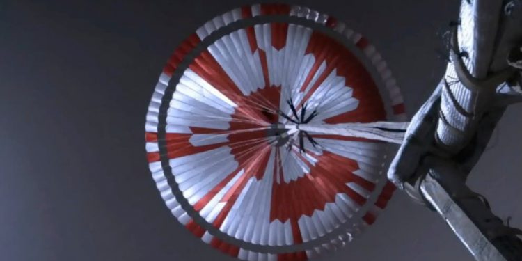 پیام مخفی ناسا در چتر استقامت رمزگشایی شد