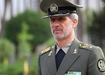 وزیر دفاع ایران: به دنبال ارتقای فناوری جنگنده‌های خود هستیم