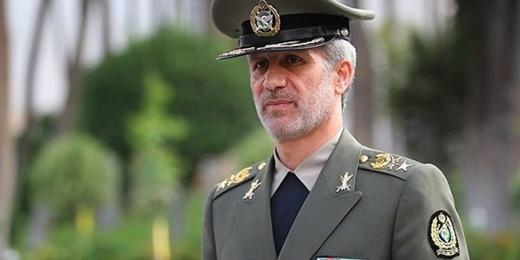 وزیر دفاع ایران: به دنبال ارتقای فناوری جنگندههای خود هستیم