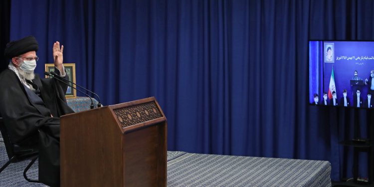 رهبر انقلاب: عمل طرف مقابل در برجام را ببینیم ما هم عمل خواهیم کرد