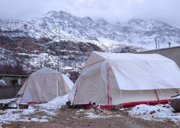 سی سخت از سرما و زلزله می لرزد