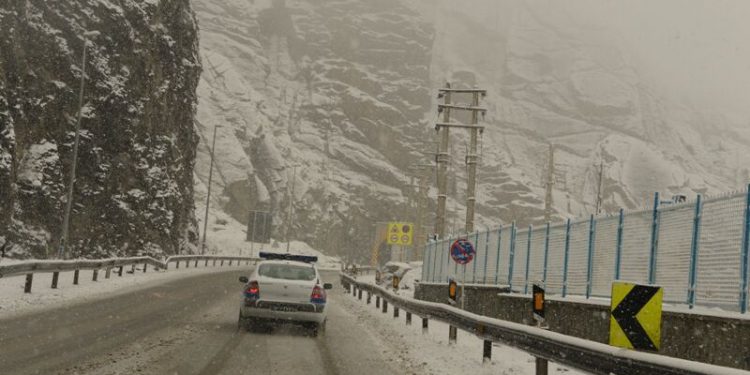 بارش شدید برف در جاده کرج – چالوس