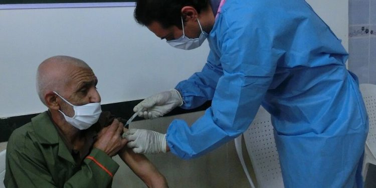 آغاز واکسیناسیون سالمندان علیه کرونا در کردستان