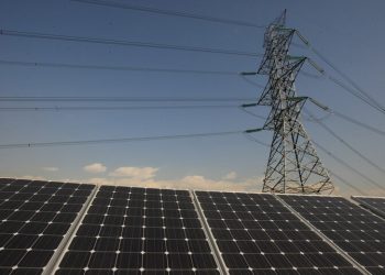 نیروگاه‌های خورشیدی راهی برای کاهش آلودگی هوا