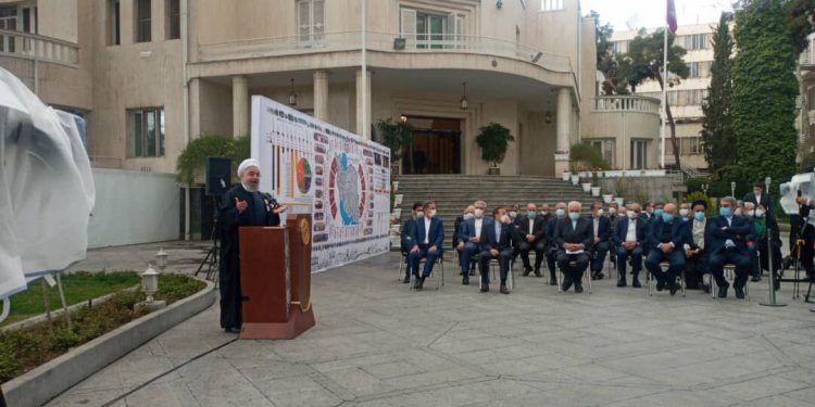 روحانی: سال ۱۴۰۰ سال پیروزی قاطعانه ملت ایران در جنگ اقتصادی است