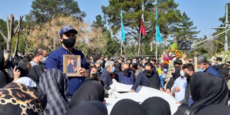 مراسم تشییع آزاده نامداری برگزار شد