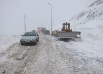 برف و باران در جاده‌های ۲۲ استان کشور