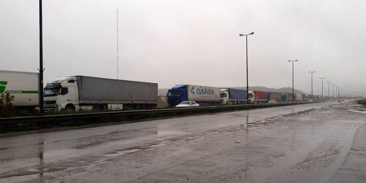 صف طولانی ۵۰۰ کامیون‌ در مرز بازرگان