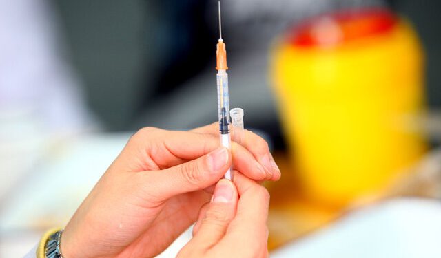 واکسن “شهید فخریزاده” در مرحله تست انسانی