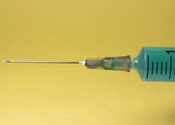 تمامی واکسن‌های وارداتی توسط وزارت‌ بهداشت خریداری می‌شوند