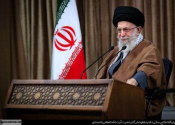 رهبر معظم انقلاب: اسلام سیاسی آماج حملات دشمن است