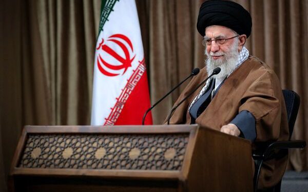 رهبر معظم انقلاب: اسلام سیاسی آماج حملات دشمن است