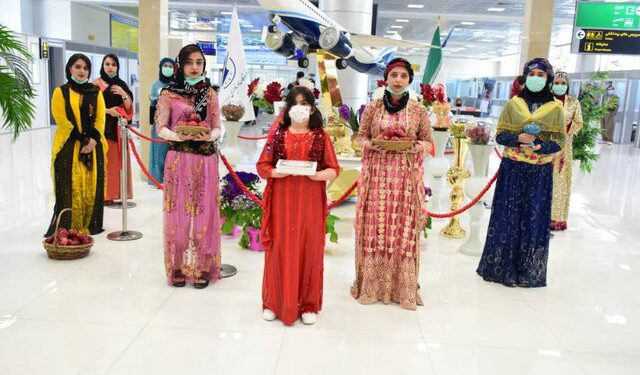 برگزاری مراسم استقبال از اولین مسافران نوروزی در فرودگاه سنندج