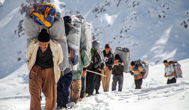 کولبری؛ معضلی اقتصادی- اجتماعی اما قابل حل