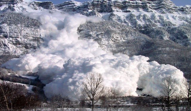افزایش احتمال سقوط بهمن به دنبال افزایش دما