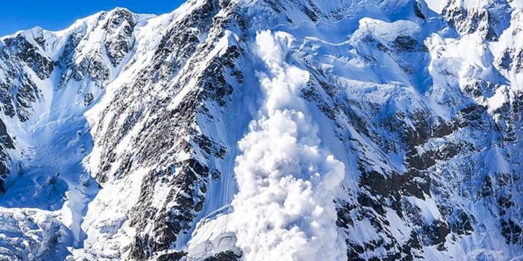 احتمال وقوع بهمن در ارتفاعات البرز و شمال غرب کشور