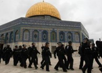 حمله نظامیان رژیم صهیونیستی به نمازگزاران فلسطینی در قدس اشغالی