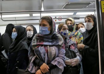 با یک موج سهمگین‌ کرونا در ایران مواجه هستیم