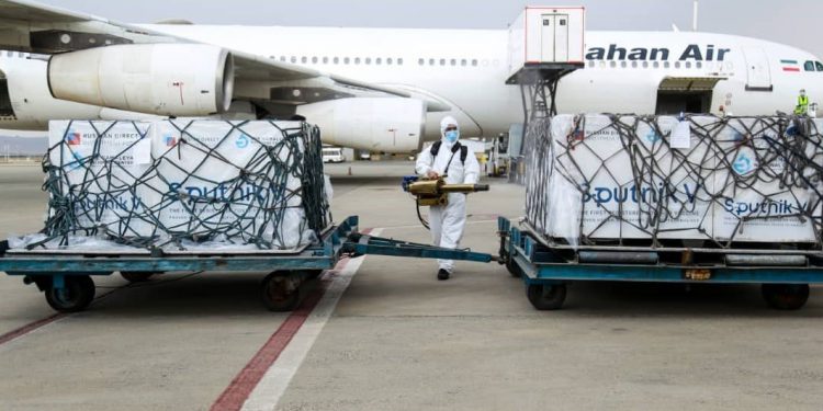 محموله ۱.۴ میلیون دوزی واکسن کرونا وارد ایران شد