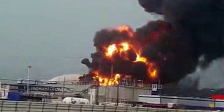 آتش سوزی در پالایشگاه نفت حیفا