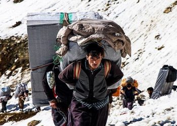 اشتغال‌زایی کولبران یکی از اولویت‌های بنیاد برکت است