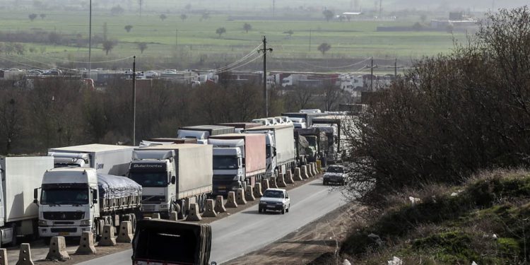 صادرات بیش از ۶۳۳ هزار تن کالا از گمرکات کردستان