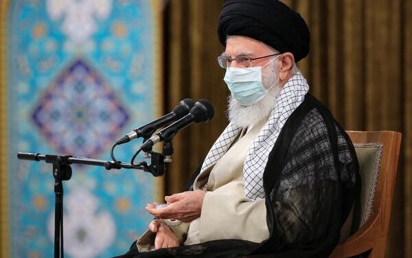 رهبر معظم انقلاب: نبایستی برنامههای داخلی را به همراهی غرب موکول کرد