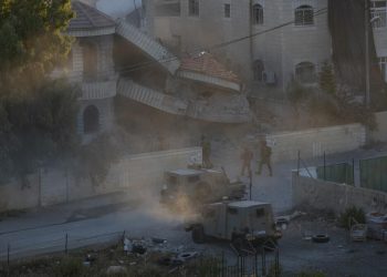 نیروهای  رژیم صهیونیستی، خانه فلسطینیان را منفجر می‌کنند