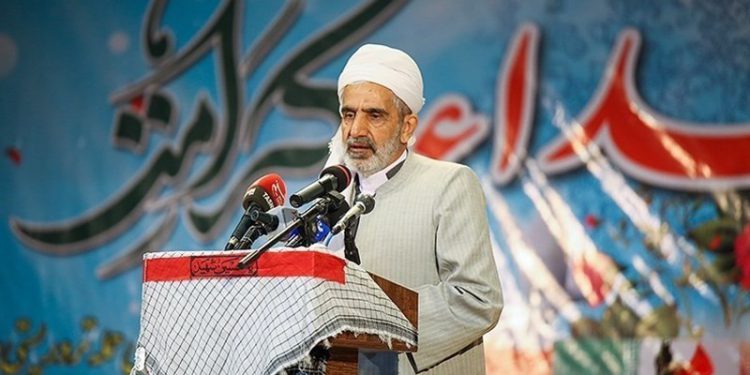 امام جمعه سنندج: انتصاب دریادار «شهرام ایرانی» توسط رهبری دریچه‌ای روشن برای اهل سنت است