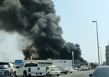 وقوع آتش‌سوزی بزرگ در نزدیکی فرودگاه دبی