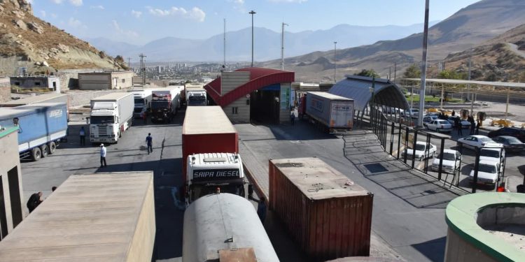 صادرات ۱۸۰ میلیون دلار کالا از مرز بازرگان در آذربایجان‌غربی