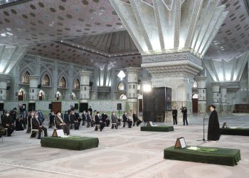 با حضور در حرم بنیانگذار انقلاب اسلامی انجام شد؛ تجدید میثاق آیت الله رئیسی و اعضای دولت با آرمان‌های امام (ره) و شهدا