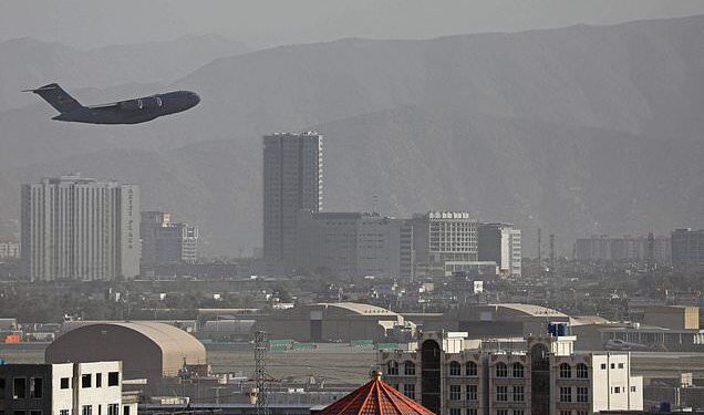 حمله هوایی آمریکا علیه مواضع داعش در افغانستان