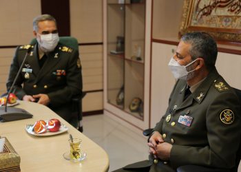 فرمانده کل ارتش: وزارت دفاع نقش بسزایی در ارتقای قدرت دفاعی نیروهای مسلح دارد