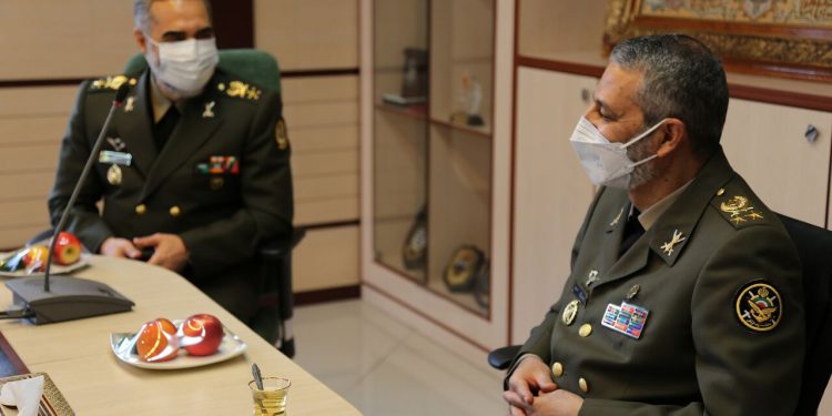 فرمانده کل ارتش: وزارت دفاع نقش بسزایی در ارتقای قدرت دفاعی نیروهای مسلح دارد