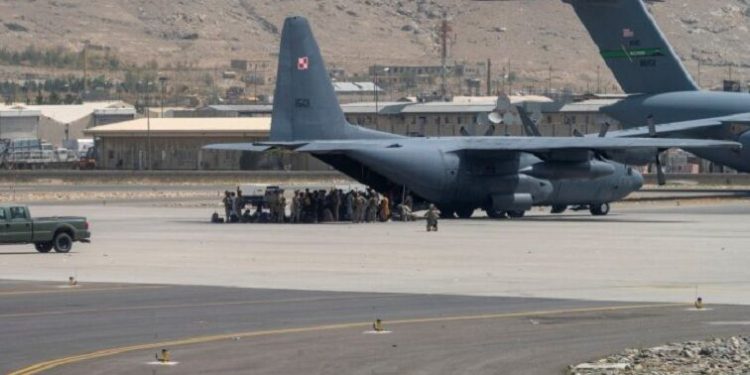 اداره هوانوردی آمریکا: فرودگاه کابل بدون خدمات کنترل ترافیک هوایی است