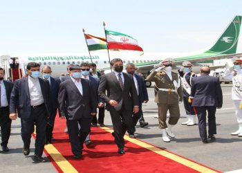 چرایی برافراشتن پرچم اقلیم کردستان و نبود پرچم عراق در مراسم استقبال از نچیروان بارزانی در تهران