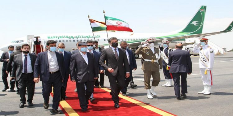 چرایی برافراشتن پرچم اقلیم کردستان و نبود پرچم عراق در مراسم استقبال از نچیروان بارزانی در تهران