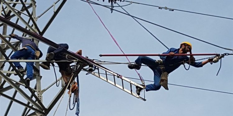 اصلاح و بهسازی شبکه برق 420 روستای کردستان