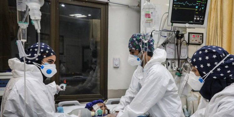 وزارت بهداشت، درمان و آموزش پزشکی: کرونا به زندگی ۵۹۹ نفر دیگر پایان داد