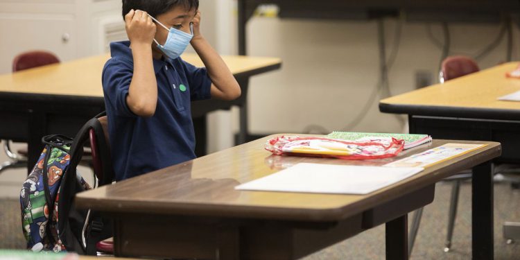 مدیر کل آموزش و پرورش کردستان: مدارس کردستان بر اساس سناریوهای آموزشی ستاد کرونا بازگشایی می شود