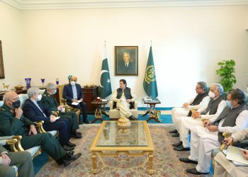 در دیدار سردار باقری و هیات بلندپایه نظامی ایران مطرح شد؛ عمران‌خان: تقویت امنیت مرزهای صلح و دوستی ایران و پاکستان مهم است